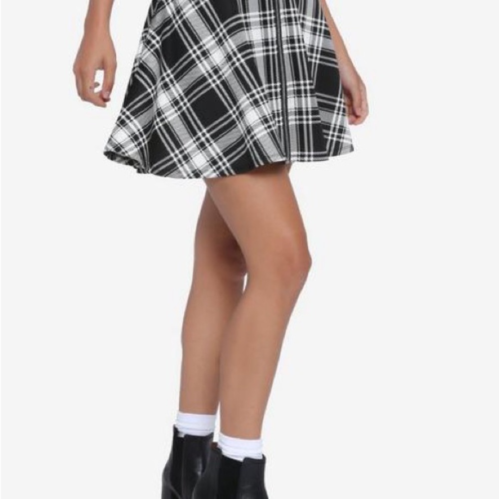 Hot Topic Black and White plaid Mini Skirt